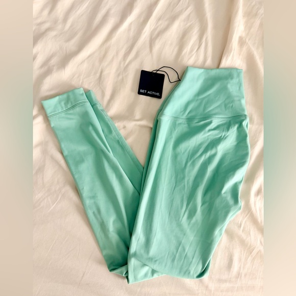Set active airlux julep mint green blue nwt medium